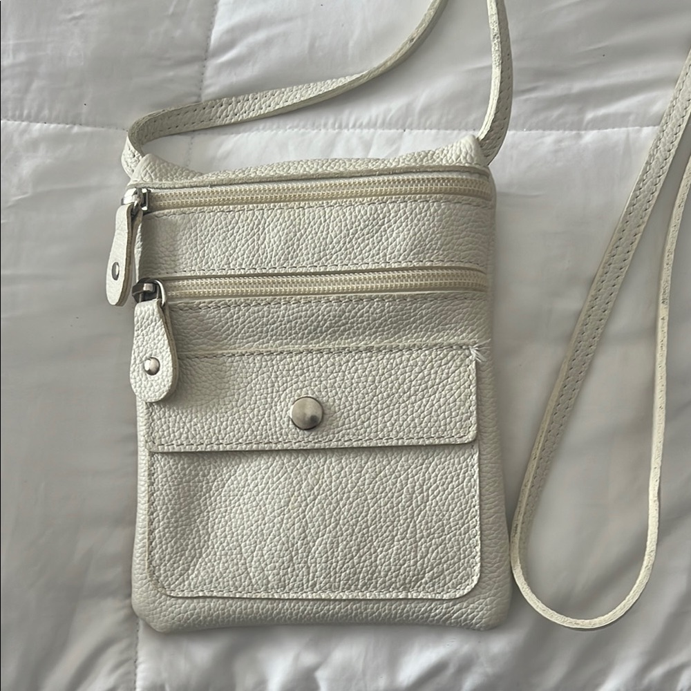 Roots; made in Canada, Elegant off-White Crossbody Bag NWT